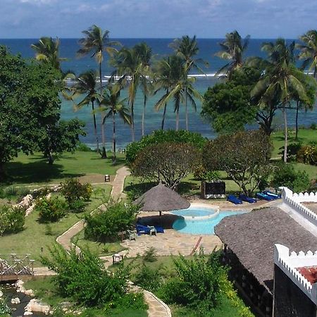 Hill Park Hotel - Tiwi Beach ภายนอก รูปภาพ