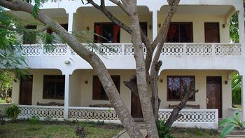 Hill Park Hotel - Tiwi Beach ภายนอก รูปภาพ