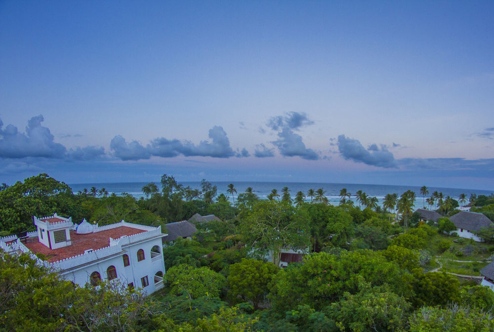 Hill Park Hotel - Tiwi Beach ภายนอก รูปภาพ