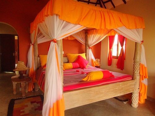 Hill Park Hotel - Tiwi Beach ภายนอก รูปภาพ