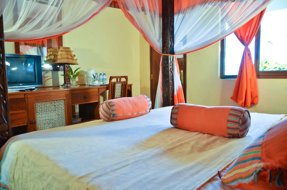 Hill Park Hotel - Tiwi Beach ภายนอก รูปภาพ