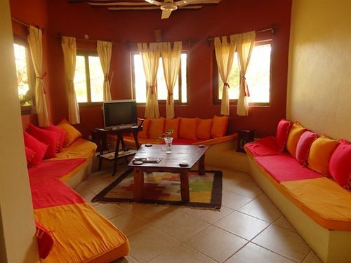 Hill Park Hotel - Tiwi Beach ภายนอก รูปภาพ