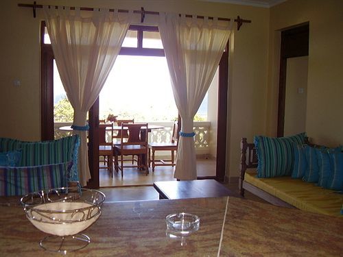 Hill Park Hotel - Tiwi Beach ภายนอก รูปภาพ