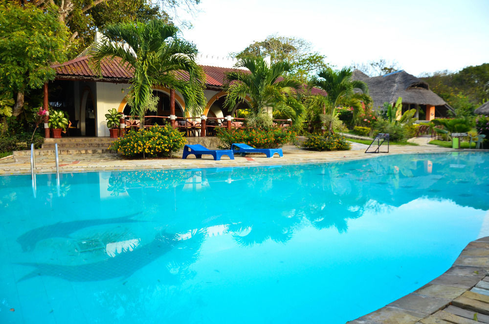 Hill Park Hotel - Tiwi Beach ภายนอก รูปภาพ